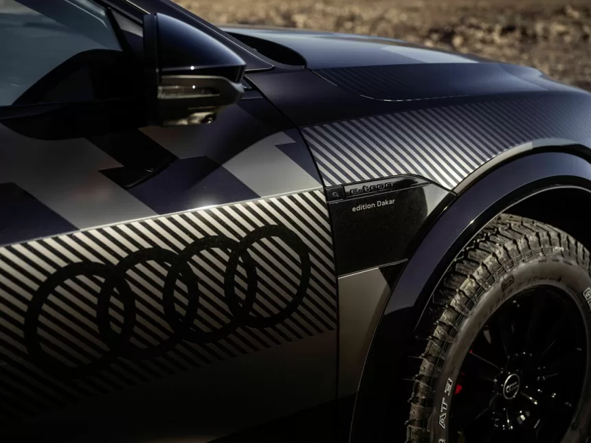 „Audi“ pristatė dykumų lenktynių įkvėptą „Q8 e-tron edition Dakar“ modelį – pagamins tik 99 išskirtinius visureigius