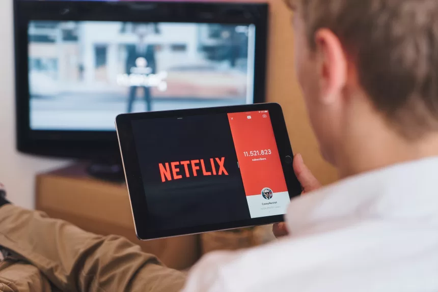 „Netflix“ ketina atsisakyti pigiausio prenumeratos plano: jau netrukus daugelis turės susimokėti gerokai daugiau, tačiau galima ir kita opcija