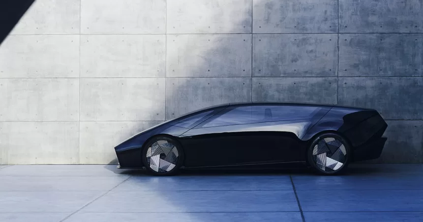 „Honda“ pademonstravo ateities sprendimus: pademonstravo sedaną, kuris atrodo tarsi iš fantastinio filmo