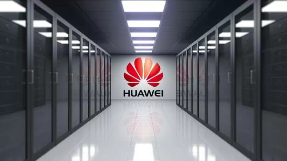 „Huawei“ vadovas patvirtino įspūdingai sumažėjusius telefonų pardavimus tarptautinėje rinkoje
