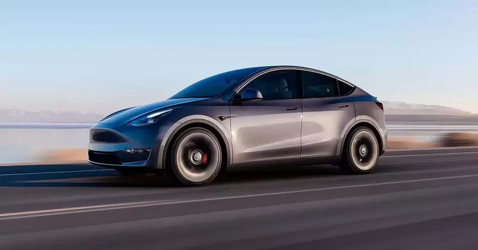 „Tesla“ automobilių turėtojams – dar vienas košmaras: kai kurie modeliai turi sunkiai suvokiamų problemų, gamintojas priverstas imtis veiksmų