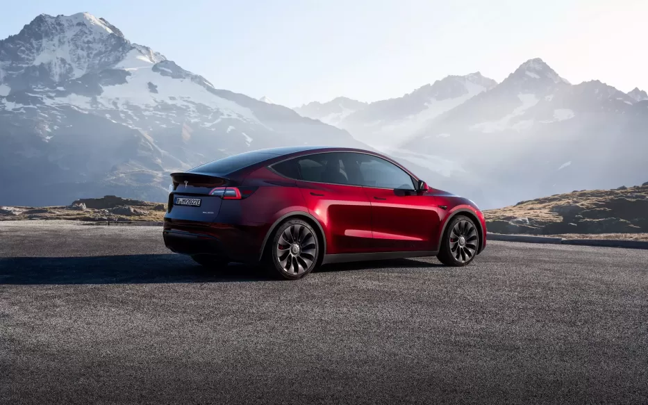 „Tesla“ turi itin ambicingų planų: naujas automobilis bus gaminamas milžiniškomis apimtimis, kaina bus įkandama daugeliui