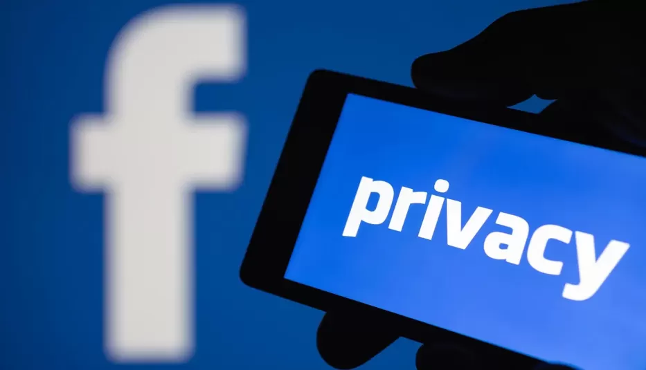 „Facebook“ itin nepatenkinti „Apple“ nauja privatumo politika