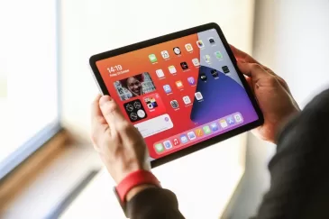 Netrukus pasirodantys „iPad Air“ planšetiniai kompiuteriai gali pasiūlyti didelę naujovę, čia gali būti panaudoti „Pro“ serijos ekranai