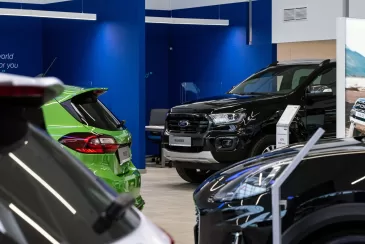 Gaminti elektromobilius – itin nuostolinga: „Ford“ mažina baterijų užsakymus, atskleista, kokio dydžio nuostolius patiria gamintojas