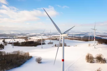 Baltijos šalių energetikos rinka: negailestinga žiema užšaldė vėjo parką, bet ne energijos kainas – sausį elektra brango visame regione