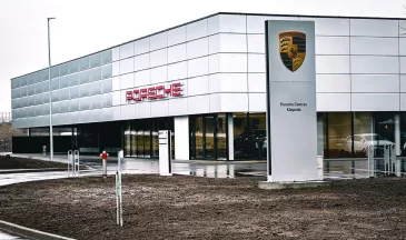 „Porsche“ atidarys naują centrą Vakarų Lietuvoje: nauja traukos vieta, visiems besidomintiems sportiniais automobiliais