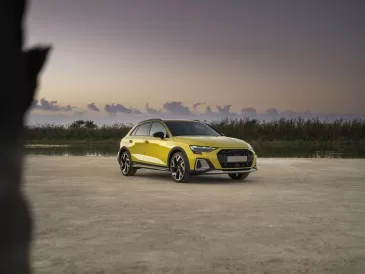 Pristatytas naujasis „Audi A3 allstreet“: progresyvus kompaktiškas modelis debiutuoja ir kaip krosoveris
