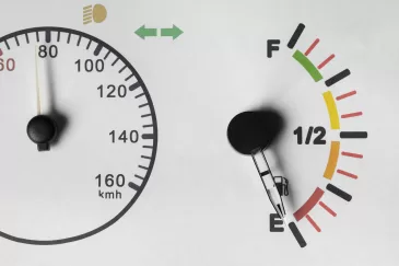 Lietuvoje ir vėl brangsta degalai: benzinas ir vėl brangesnis nei dyzelinas, skirtumas minimalus