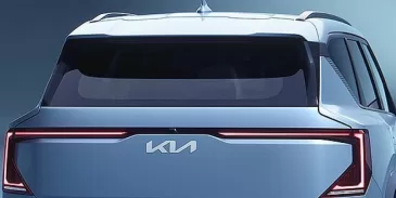 Gatvėse užfiksuotas dar nepristatytas „Kia“ elektromobilis: aiškėja, jog tai gali būti „Kia EV2“ modelis, kuris pirkėjus pradžiugintų itin žema kaina