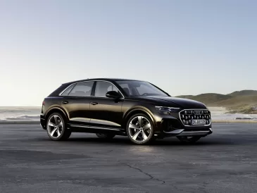 Naujieji „Audi“ įkraunami hibridai Q7 ir Q8 elektros režimu įveiks iki 90 km atstumą