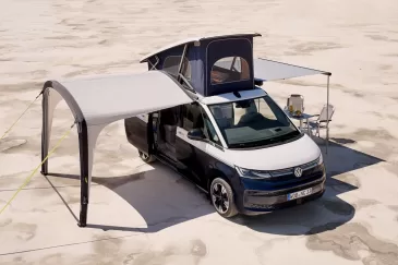 Pasaulinė naujojo „Volkswagen California“ kemperio premjera – dabar galima rinktis ir iš tinklo įkraunamą hibridą