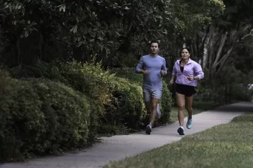 „Garmin“ švenčia Pasaulinę bėgimo dieną: pateikia duomenimis paremtas įžvalgas apie tai, kaip bėgimas stiprina protą ir kūną