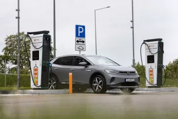 „Elektrum Drive“ išbandė daugiau nei 50 Baltijos šalyse parduodamų elektromobilių modelių pagal jų efektyvumą mūsų klimato ir eismo sąlygomis