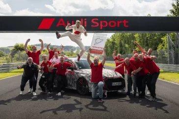 Atgal į trasą: atnaujintas „Audi RS 3“ pagerino savo klasės Niurburgringo rekordą