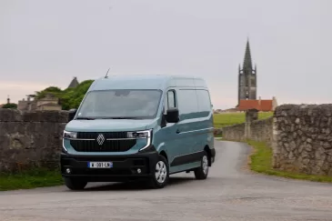Pernai pristatyta kultinio „Renault Master“ furgono ketvirtoji karta – jau ir Lietuvoje, paaiškėjo, kokia bus pradinė jo kaina mūsų šalyje