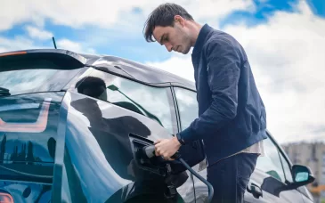 Vokiečiai šių automobilių nekenčia, tačiau amerikiečiai turi kiek kitokią nuomonę: nors daugelis juos peikia, tačiau JAV šie automobiliai sulaukia didžiulio susidomėjimo