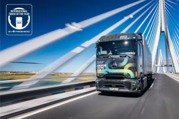 „Mercedes-Benz Trucks“ kompanijai įteikė pagrindinį konkurso „Metų sunkvežimis 2025“ apdovanojimą: „Mercedes-Benz eActros 600” išrinktas geriausiu 2025 metų sunkvežimiu