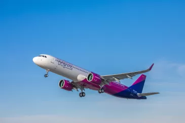 „Wizz Air“ ir „Airbus“ pradeda tvariųjų aviacijos degalų bandomąjį projektą, parodo įmonės iniciatyvų požiūrį siekiant sumažinti lėktuvų išmetamo CO2 kiekį