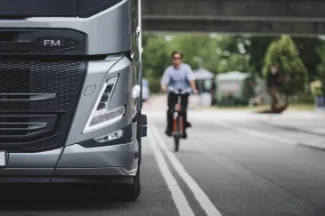 Nepriklausoma vartotojų saugumo organizacija „Euro NCAP“ Europoje pirmą kartą vertino sunkiasvorių sunkvežimių saugumą, „Volvo Trucks“ sunkvežimiai gavo aukščiausią įvertinimą