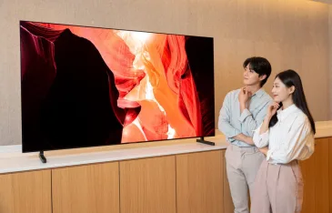 „Samsung“ demonstruoja savo technologinę pažangą: pristatyta įspūdingai ryški „QD-OLED“ panelė, naujos kartos išvyniojimas ekranas ir dar daugiau visko