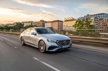 Nuo šios vasaros „Mercedes-Benz“ automobiliuose bus diegiama nauja „Sony Pictures“ pramogų paslauga: leis kino teatro patirtis perkelti į automobilius