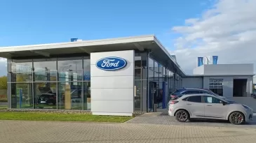 Situacija elektromobilių rinkoje tampa vis sudėtingesne: „Ford“ vadovai priversti mažinti naujų modelių gamybos apimtis, atskleistos ir to priežastys