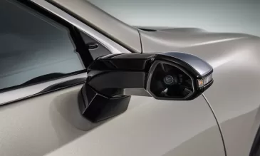 Automobiliuose vis dažniau naudojamos kameros, kurios pakeičia įprastinius veidrodėlius: kokie tokio sprendimo privalumai ir trūkumai?