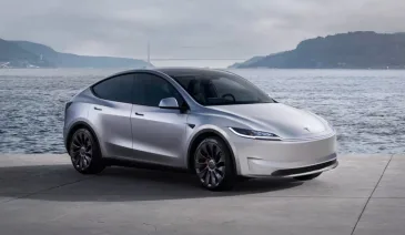 „Tesla“ neseniai pristatė atnaujintą „Model Y“ elektromobilio variantą, o dabar jau pradedam ir jo gamyba Europoje