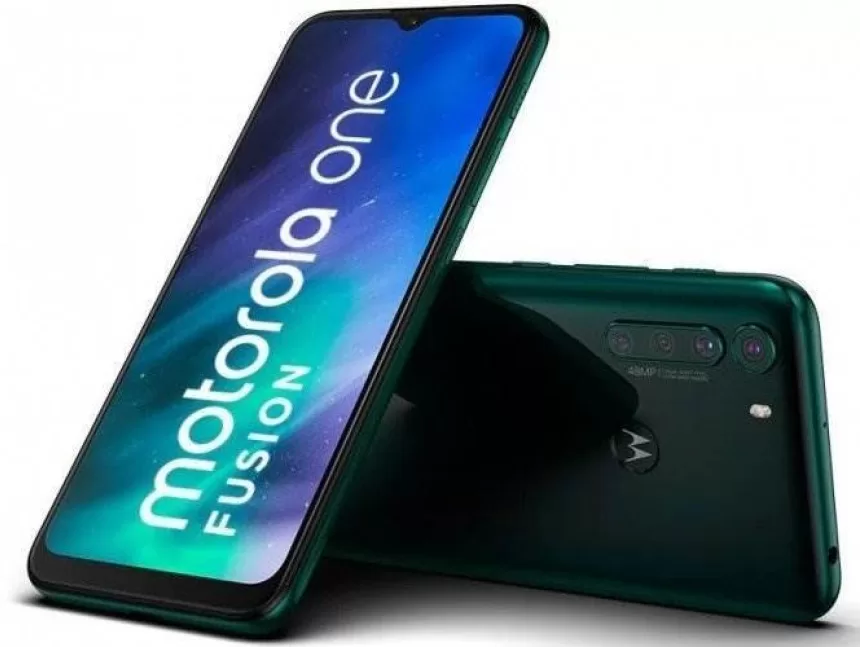 „Motorola“ pristato dar vieną naują telefoną: pristatytas 220€ vertės įrenginys su keturiomis kameromis ir itin talpia baterija