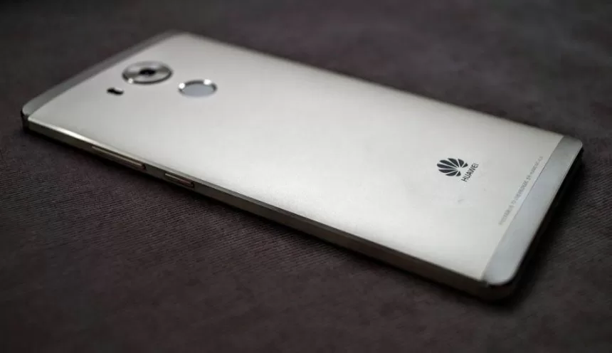 „Android“ pasaulyje tai retenybė: „Huawei“ atnaujino penkių metų senumo flagmaną