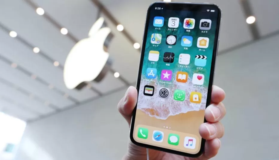 „Apple“ veda derybas su „Google“: nori naujausius „iPhone“ išmaniuosius telefonus aprūpinti „Gemini“ dirbtinio intelekto varikliu