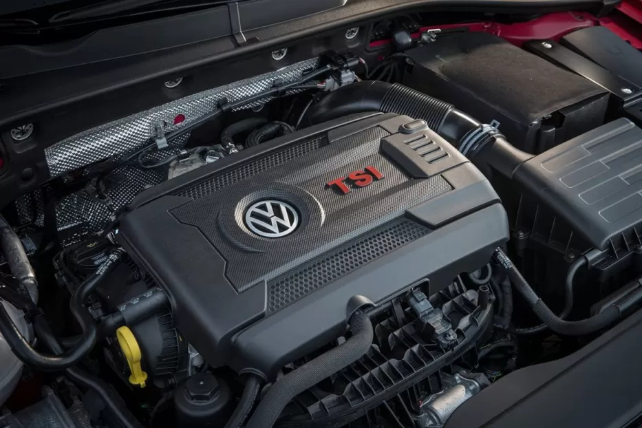 „Volkswagen“ oficialiai taria sudie: nebekurs naujų vidaus degimo variklių