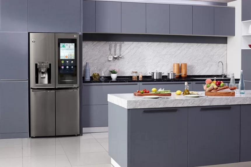 Besivystančios LG šaldytuvų technologijos „InstaView“ CES mugėje leidžia žvilgtelėti į ateities virtuvę