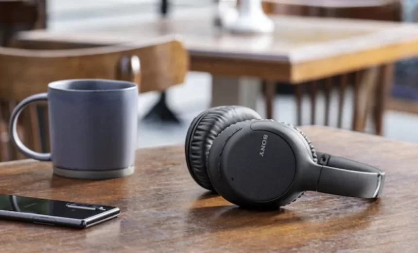„Sony“ pristatė du naujus garso produktus: pademonstruoti belaidžiai ausinukai ir ausinės