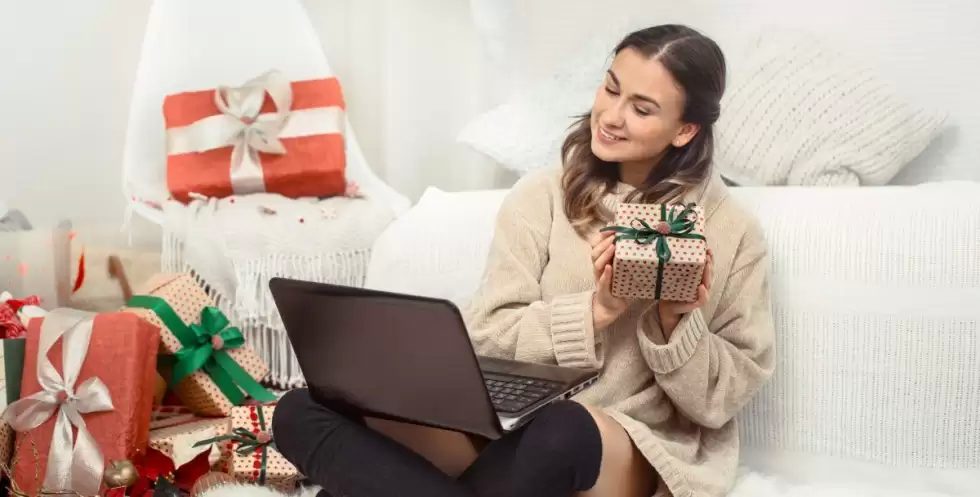 beautiful-woman-with-computer-christmas-gifts