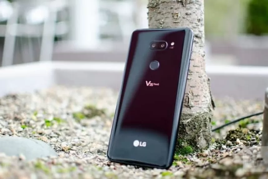 LG pristatė naująjį „LG V35 ThinQ“ telefoną