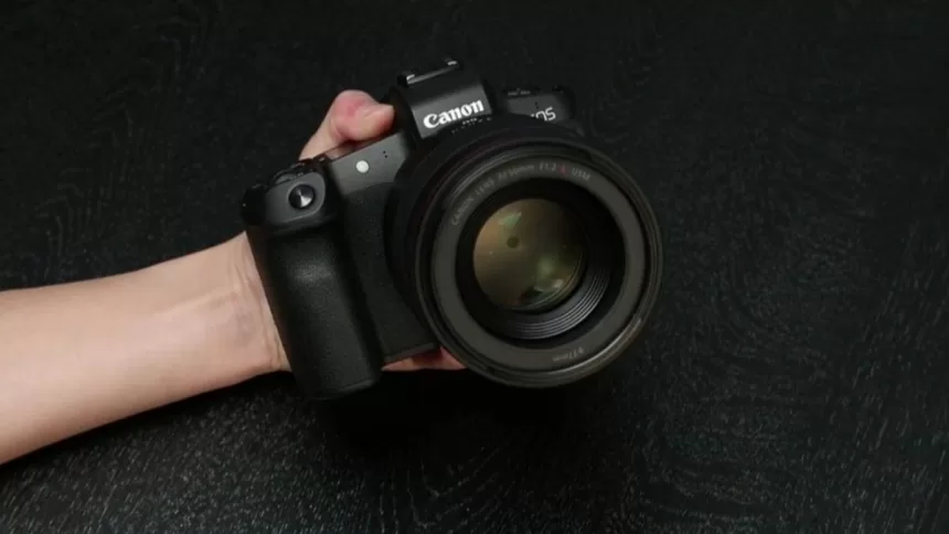 „Canon” fotoaparatų savininkai pavojuje? Bendrovė patyrė teroristinę kibernetinę ataką