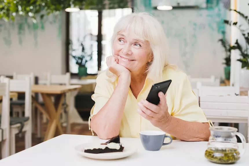 Išmanūs senjorai: 3 būdai išmokti naudotis mobiliosiomis technologijomis