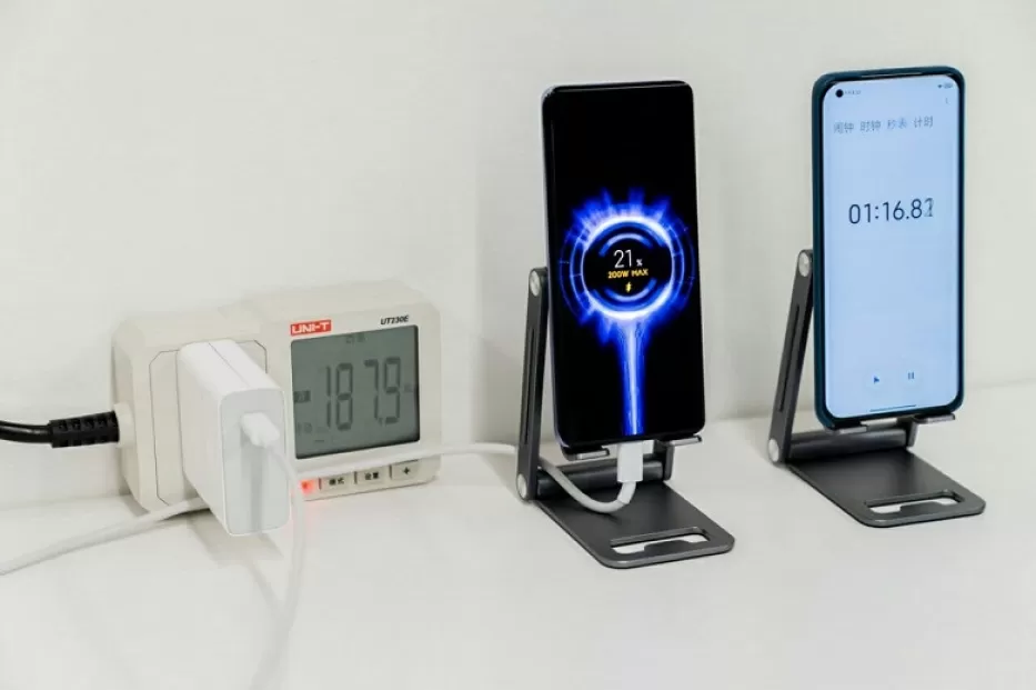 Ultra-fast-charging-for-smartphones-Xiaomi-HyperCharge-in-reality-turned-out
