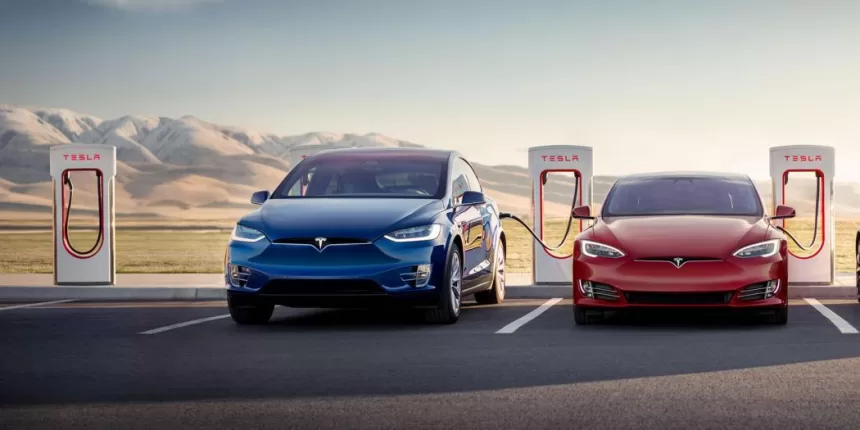 „Tesla” lyg geraširdis tėvas: tiesia ranką automobilių rinkos senbuviams