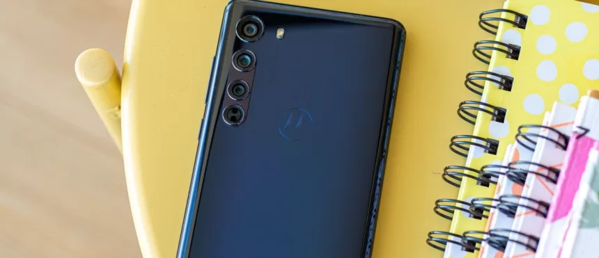„Motorola“ ruošia du naujus telefonus: vienas iš jų turėtų nustebinti kameros galimybėmis