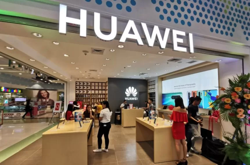 „Huawei“ dar turi ką parodyti: kuriamas geriausias sprendimas, paslepiant asmenukių kamerą