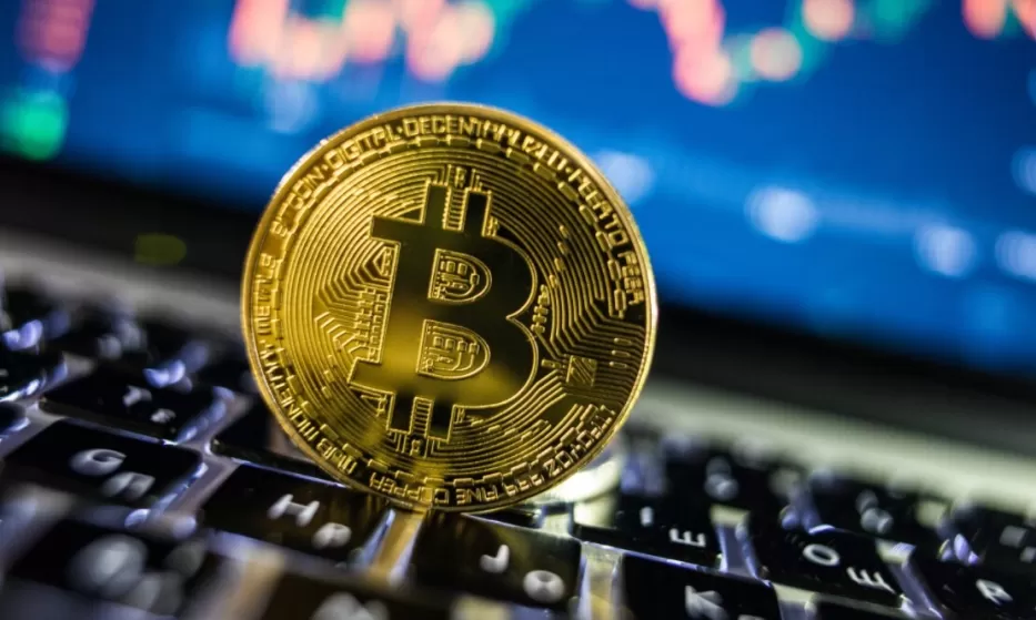 „Bitcoin“ kaina kyla į rekordines aukštumas: peržengta įspūdinga riba