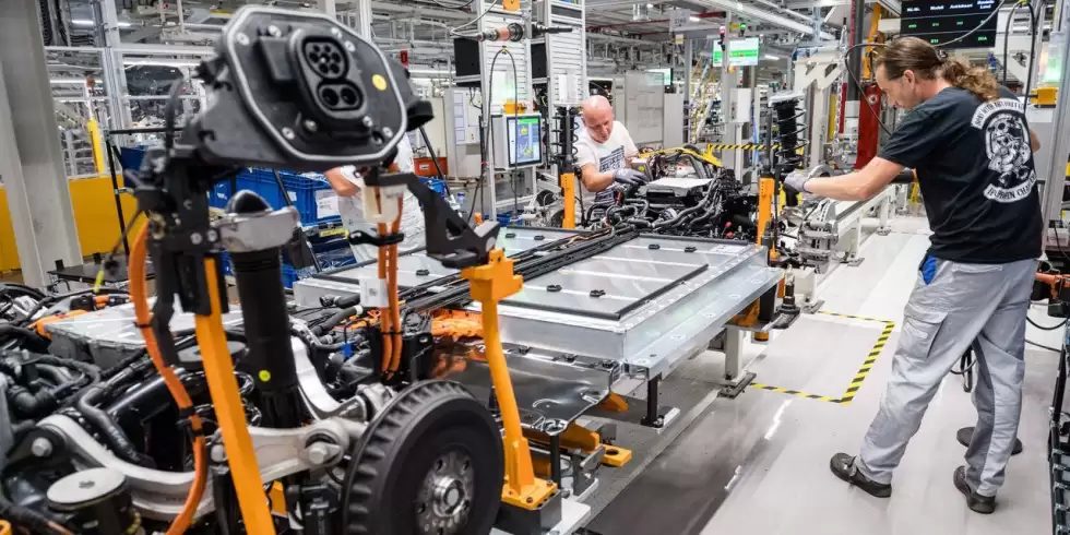 Volkswagen-to-Build-Six-Electric-Vehicle-Battery-Factories-in-Europe