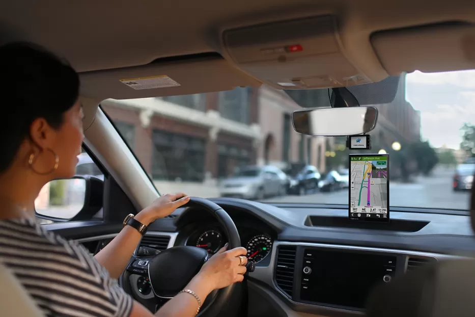 „Garmin“ pristatė naują nešiojamą GPS navigacijos sistemą: didžiulis akcentas kelionių saugumui ir patogumui