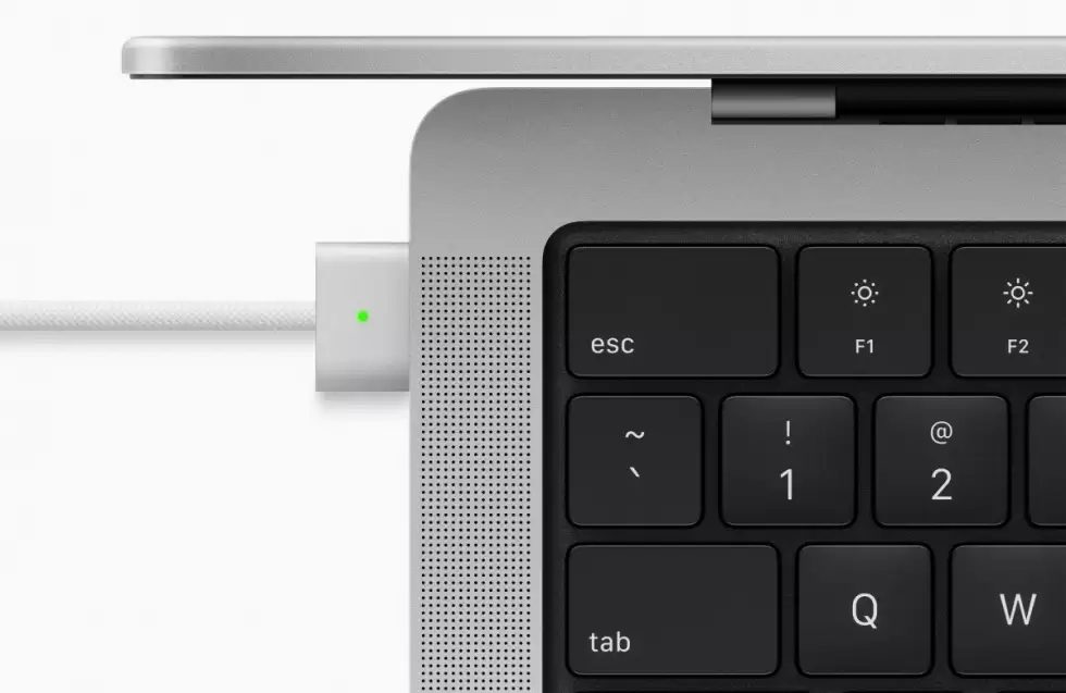 Apple-MacBook-Pro-2021-ikrovimas