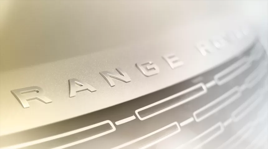 Gerbėjų širdis virpinanti naujiena: „Land Rover“ parodė pirmąsias naujojo „Range Rover“ detales