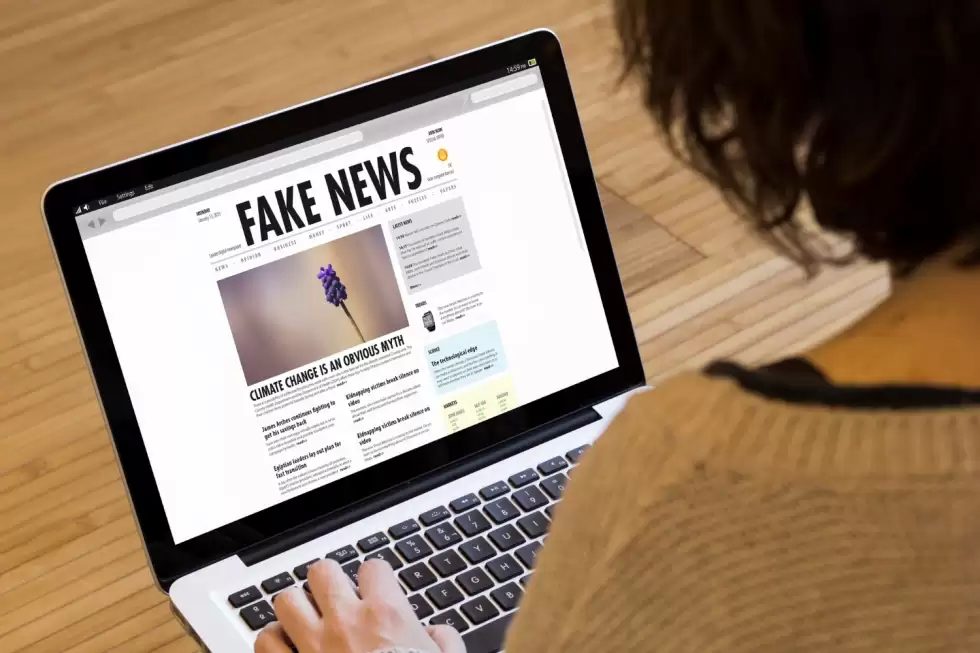 fake-news-concept-laptop-screen