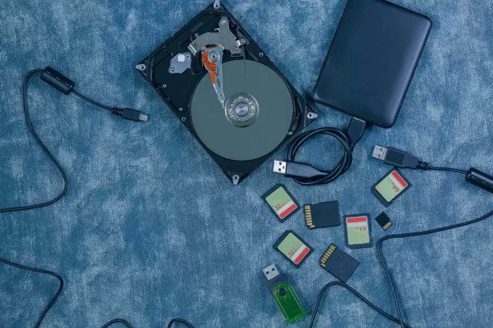 modern-digital-devices-transfer-storage-information-flash-drives-external-hard-disk